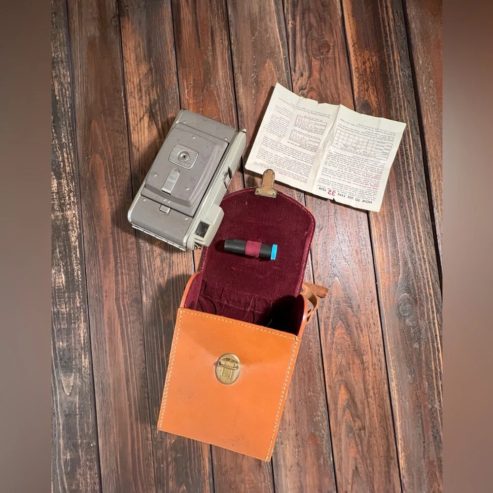 POLOROID Vintage 1950’s MODEL 80 LAND CAMERA W/ lined Genuine Leather Case/Bag